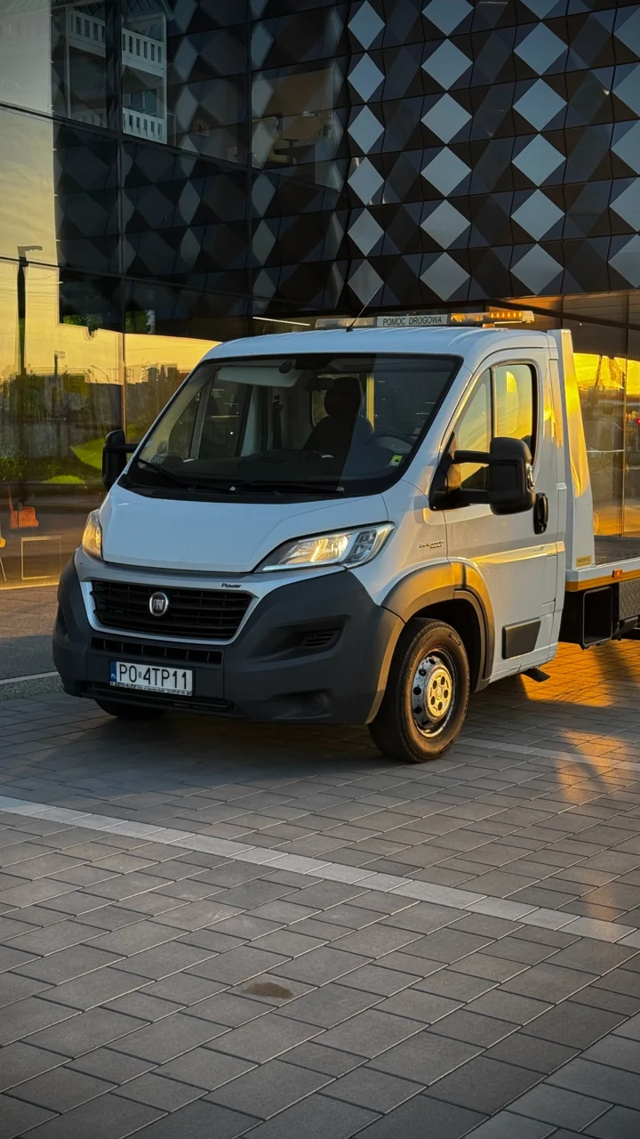 Autolaweta Fiat Ducato Już Lecimy z oświetleniem ostrzegawczym